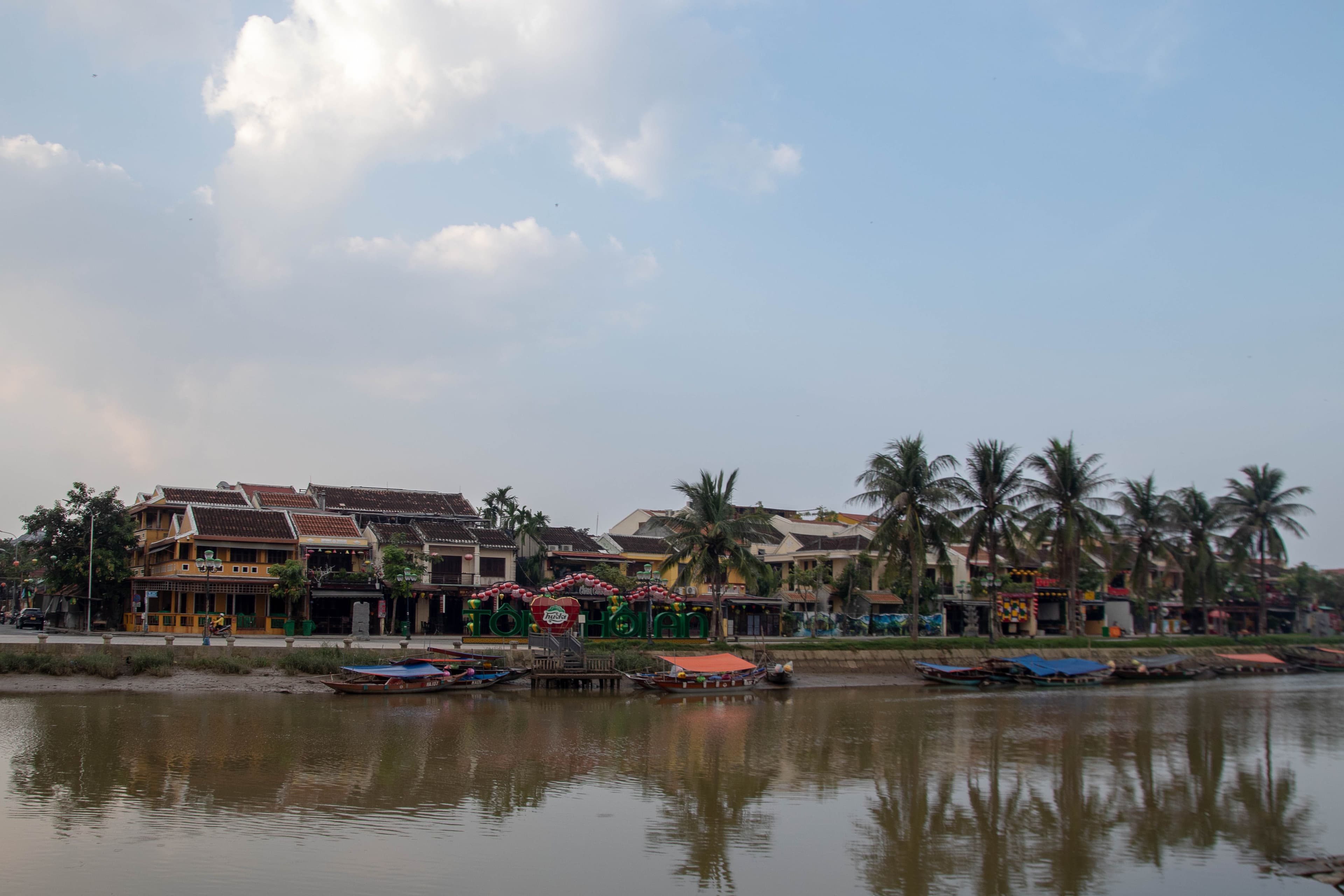 Exploring Hoi An's Charming Old Town